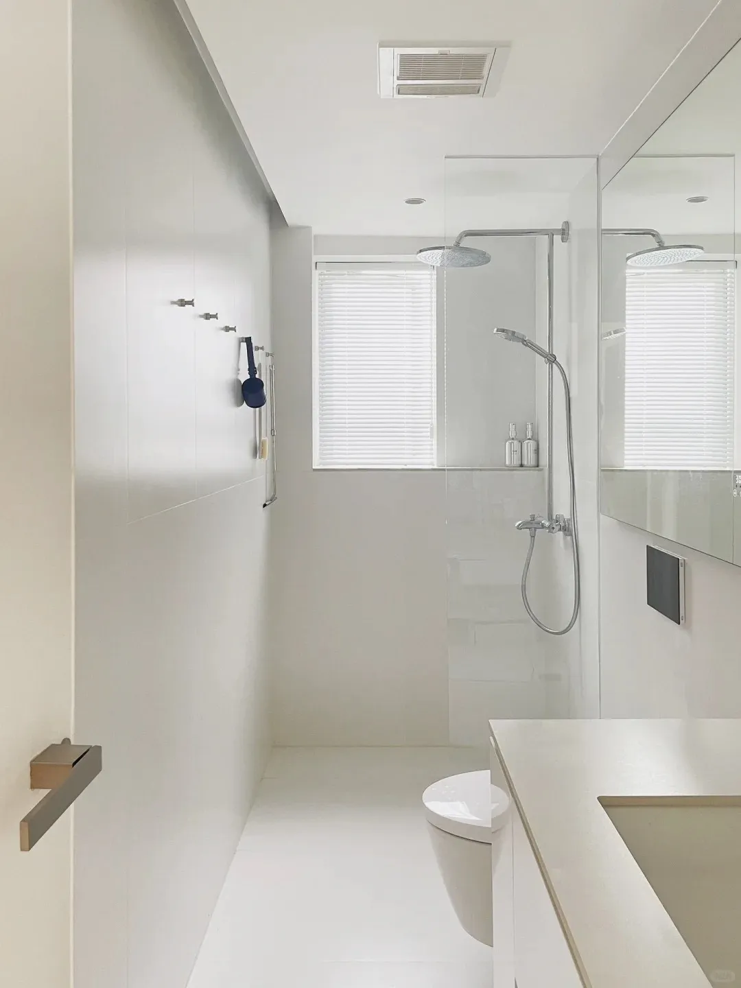 Soft Light Grey Limestone-Inspired Coating-Look Porcelain Wall/Floor Tile