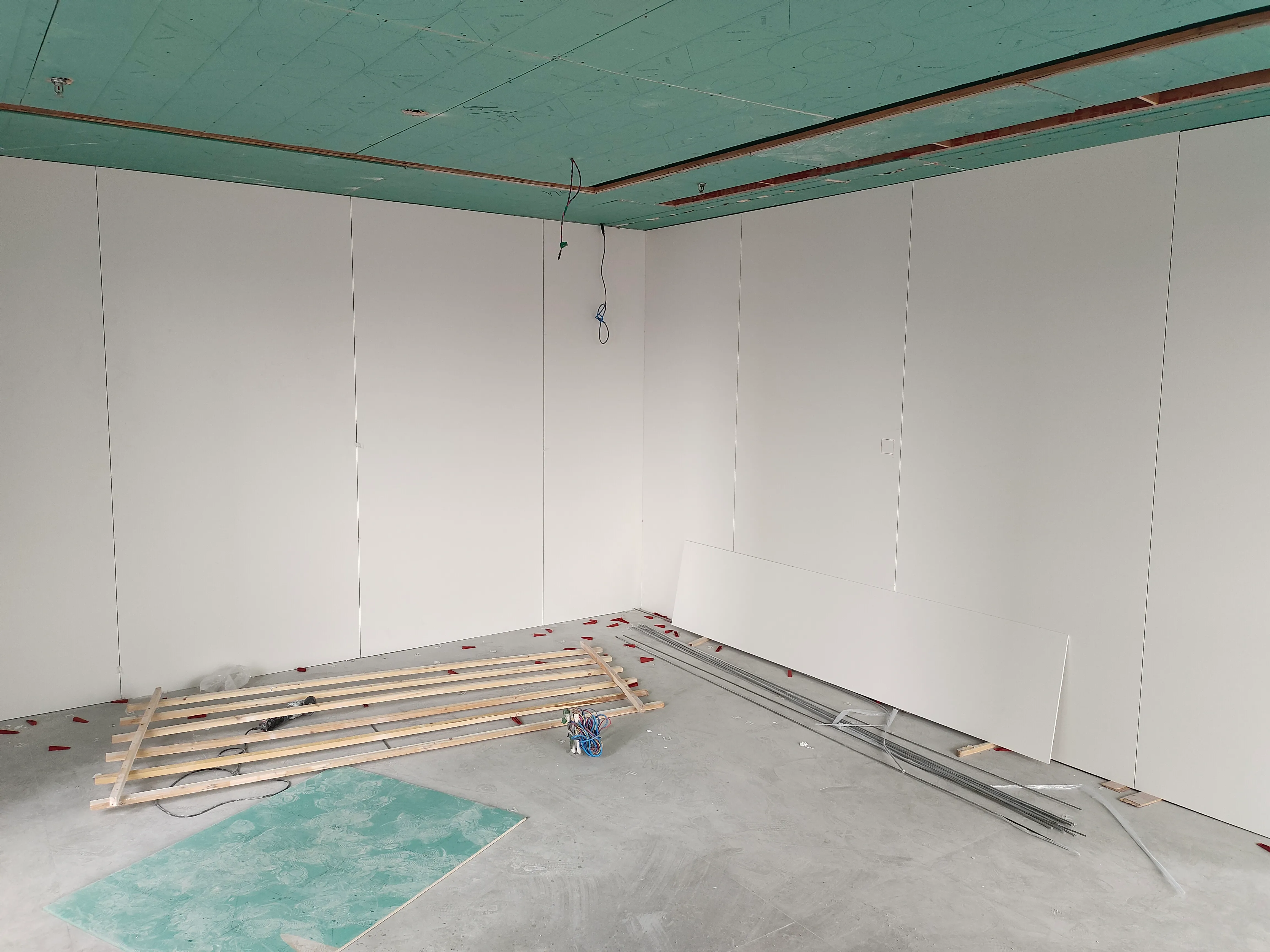 Quiet Luxury Leather Goods Store with White Sintered Stone - Quiet Luxury Leather Goods Store with White Sintered Stone 2