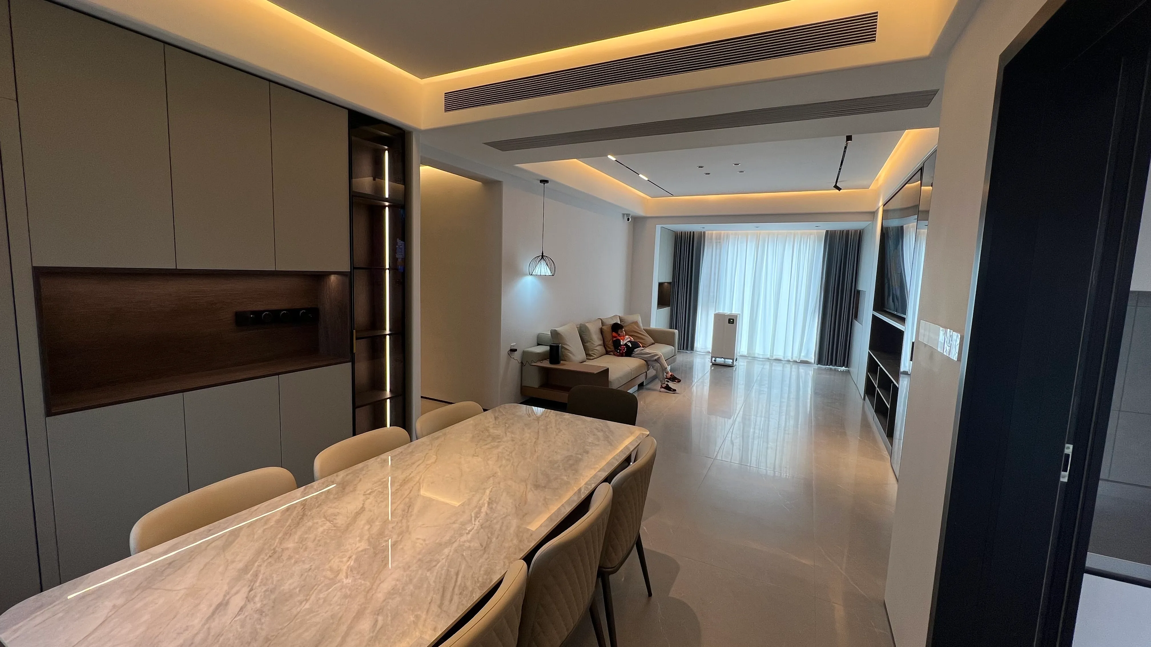 Modern Classic Apartment with Stone Look Tiles - Modern Classic Dining Room with Stone Look Tiles 2