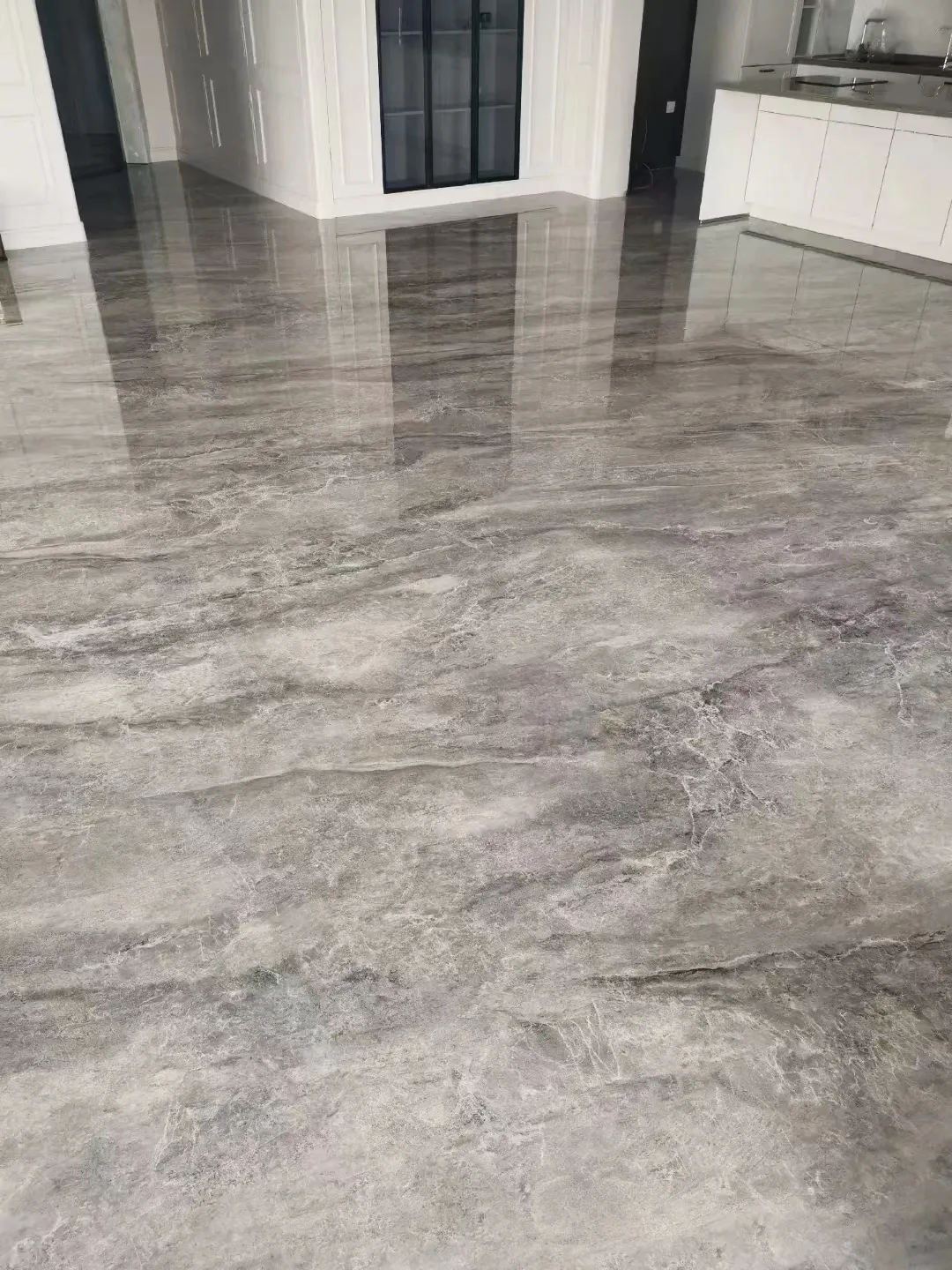 Modern Luxury Apartment with Marble Look Tiles - Modern Luxury Living Room with Marble Look Tiles 3