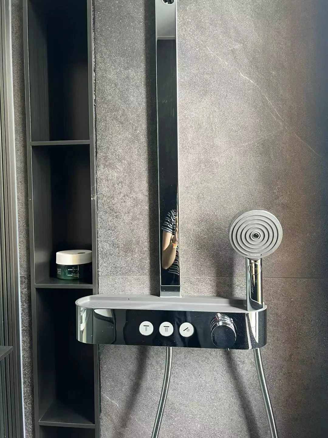 Modern Luxury Bathroom with Stone-Look Tiles