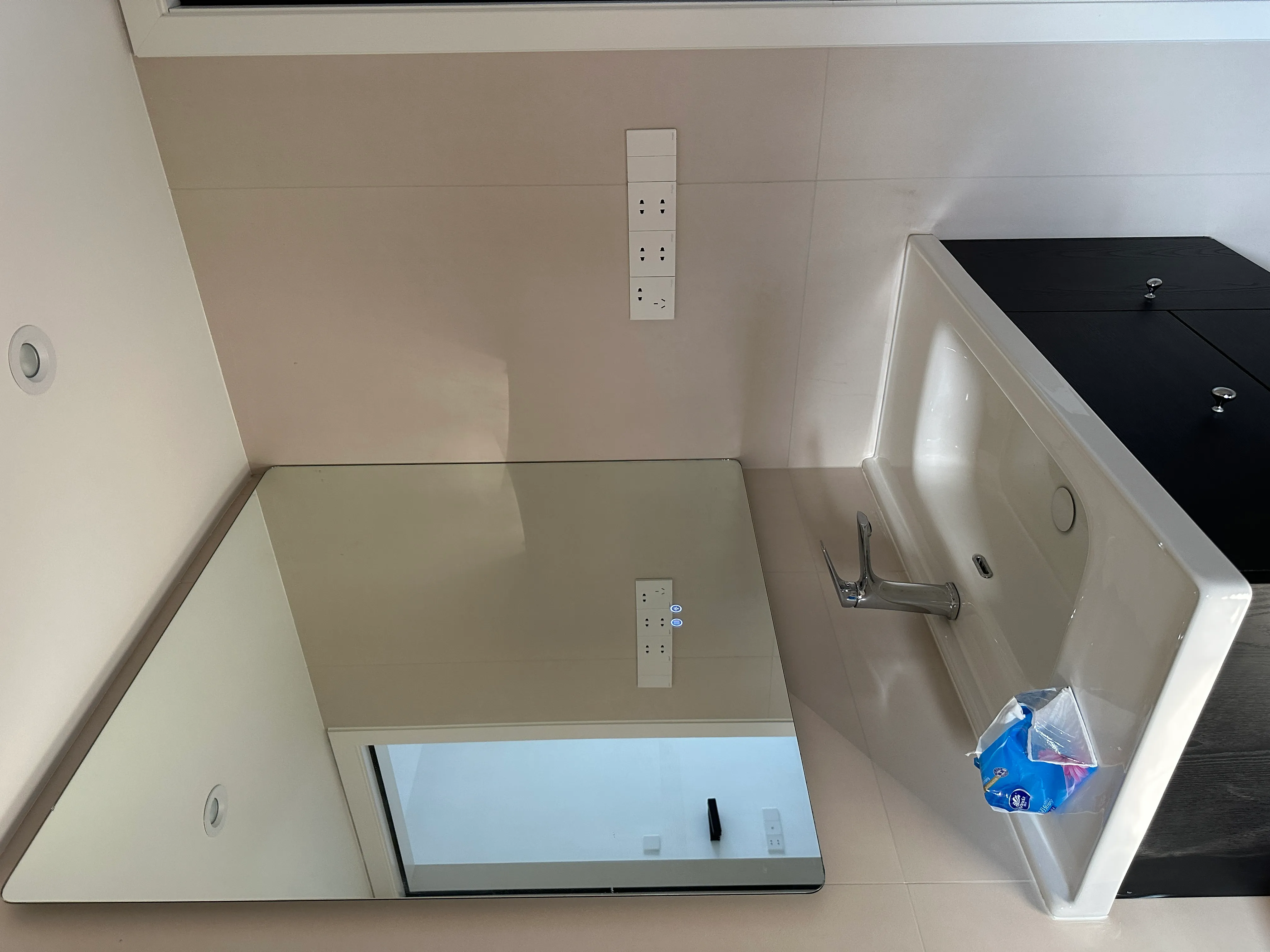 Modern Minimalist Apartment with Concrete Look Tiles - Modern Minimalist Bathroom with Concrete Look Tiles 3