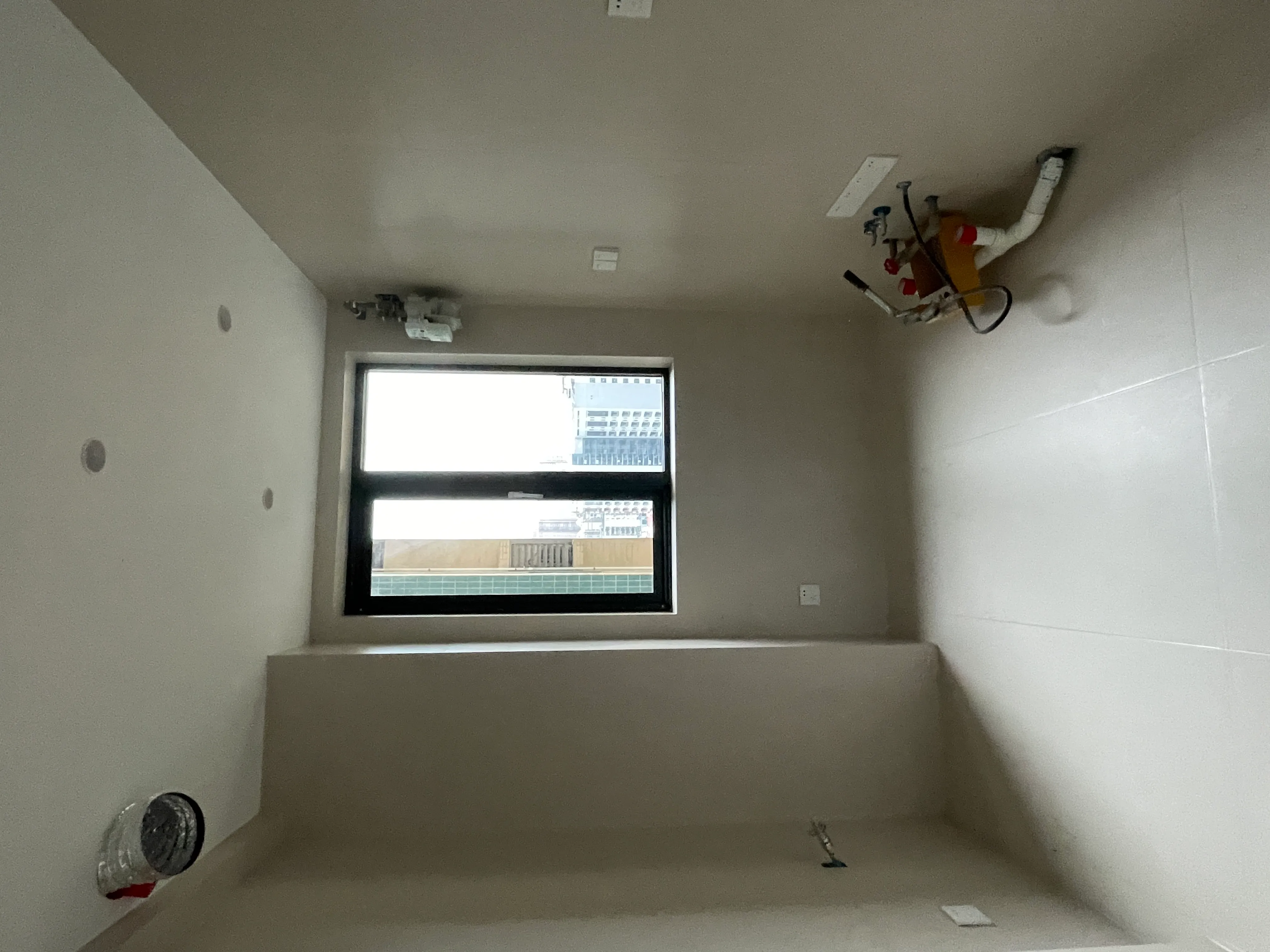 Modern Minimalist Apartment with Concrete Look Tiles - Modern Minimalist Bathroom with Concrete Look Tiles 7