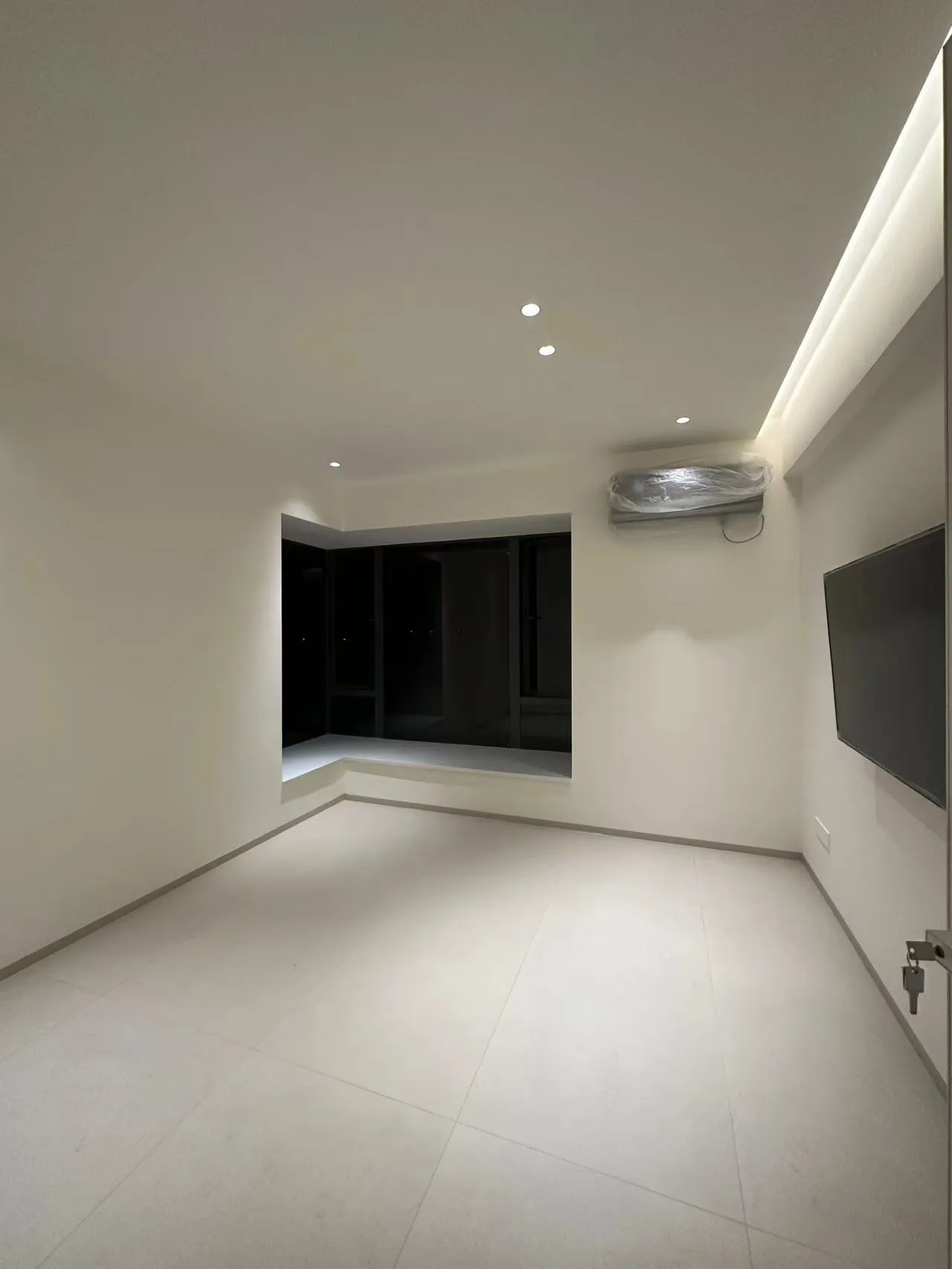Modern Minimalist Apartment with Microcement Tiles - Modern Minimalist sLiving Room with Microcement Tile 1