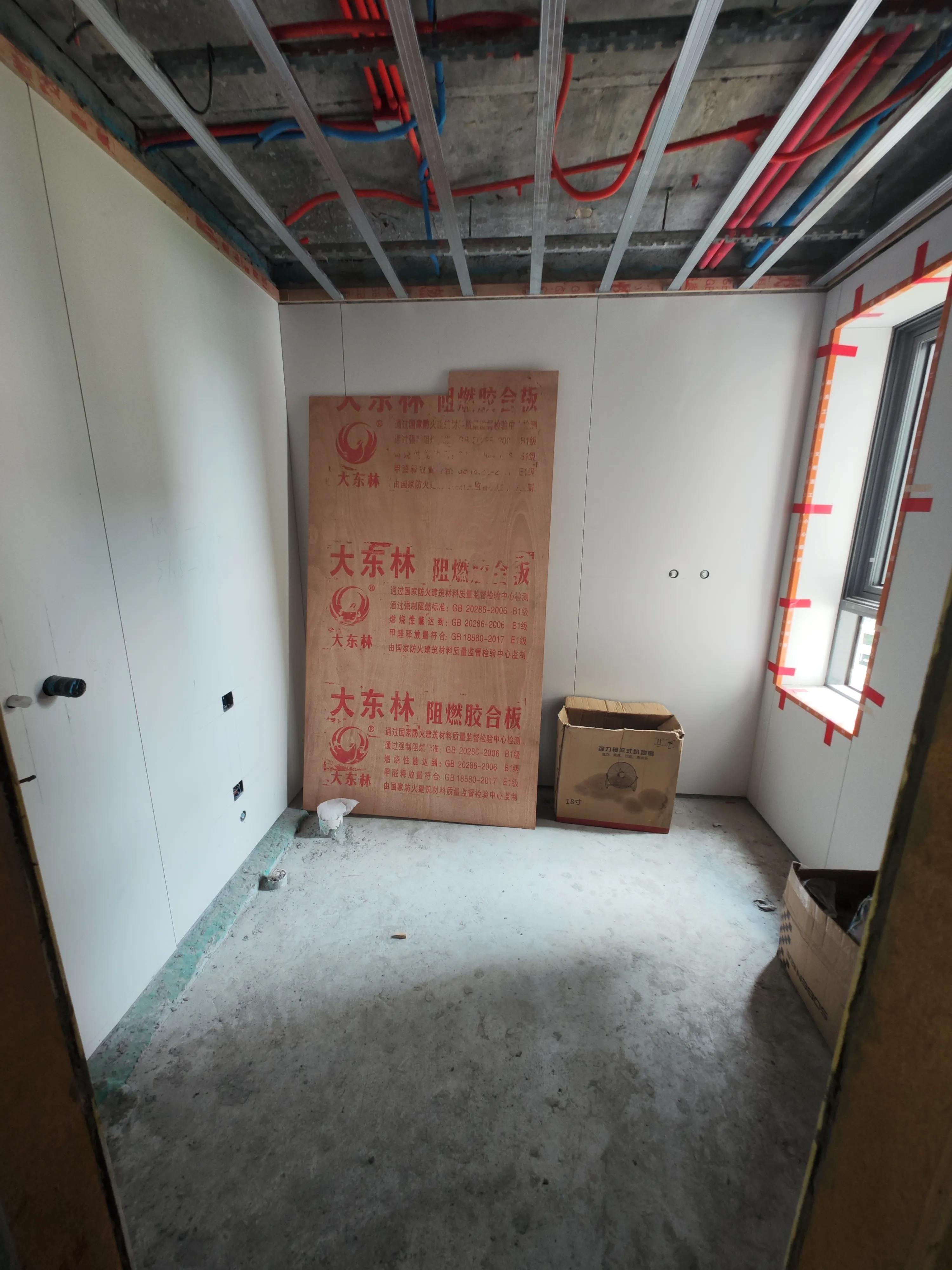 Modern Minimalist Bathroom and Kitchen with Pure White Sintered Stone