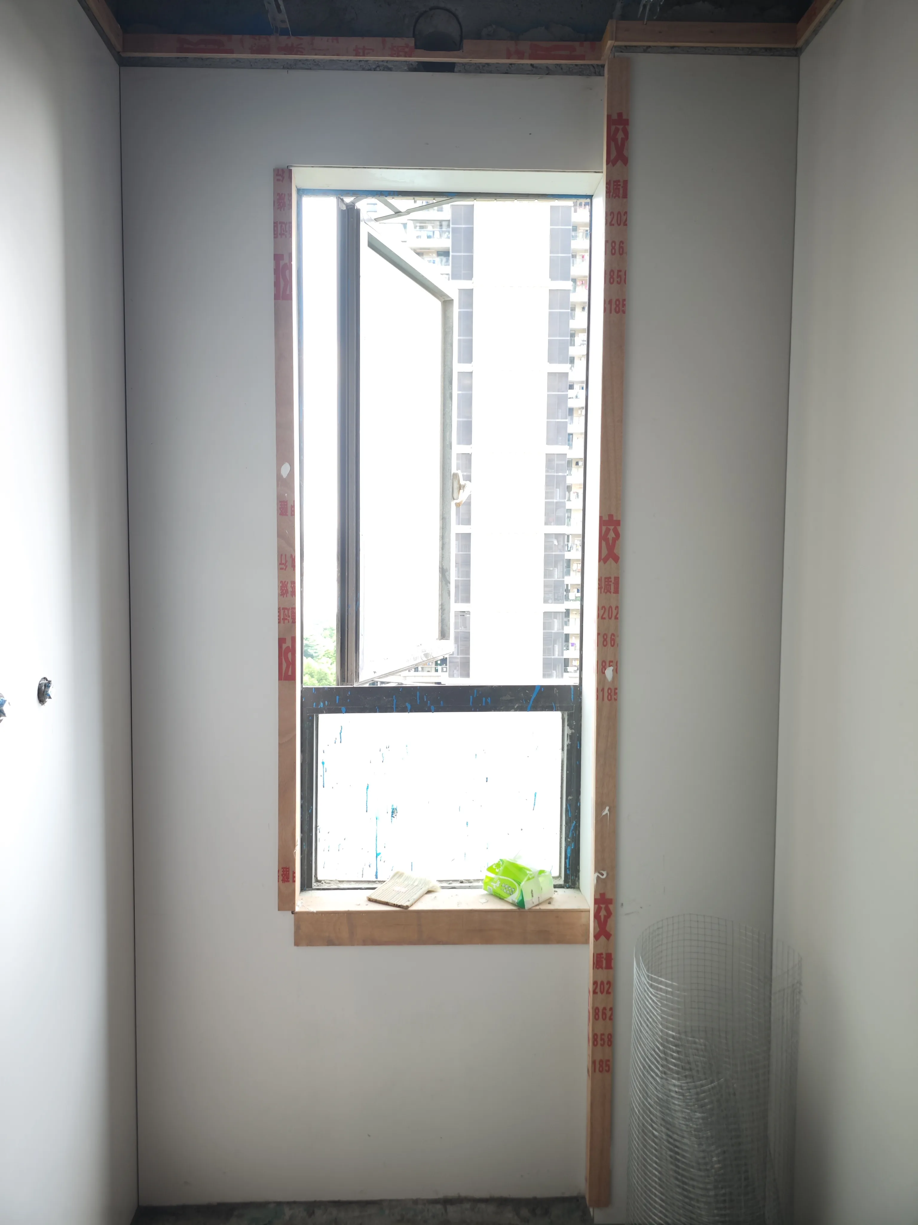 Modern Minimalist Bathroom and Kitchen with Pure White Sintered Stone - Modern Minimalist Bathroom with Pure White Sintered Stone 2