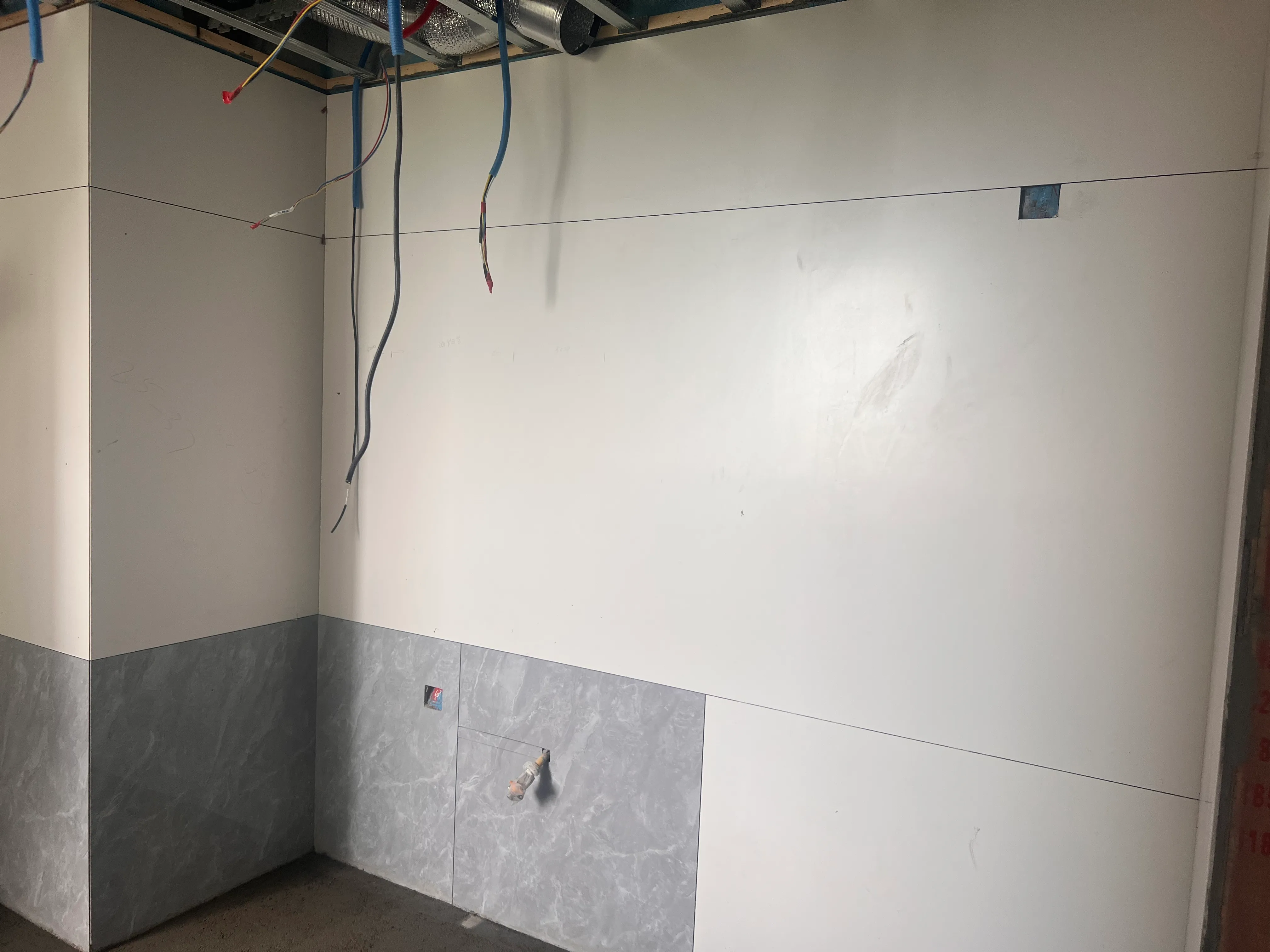 Modern Minimalist Bathroom and Kitchen with Pure White Sintered Stone - Modern Minimalist Kitchen with Pure White Sintered Stone