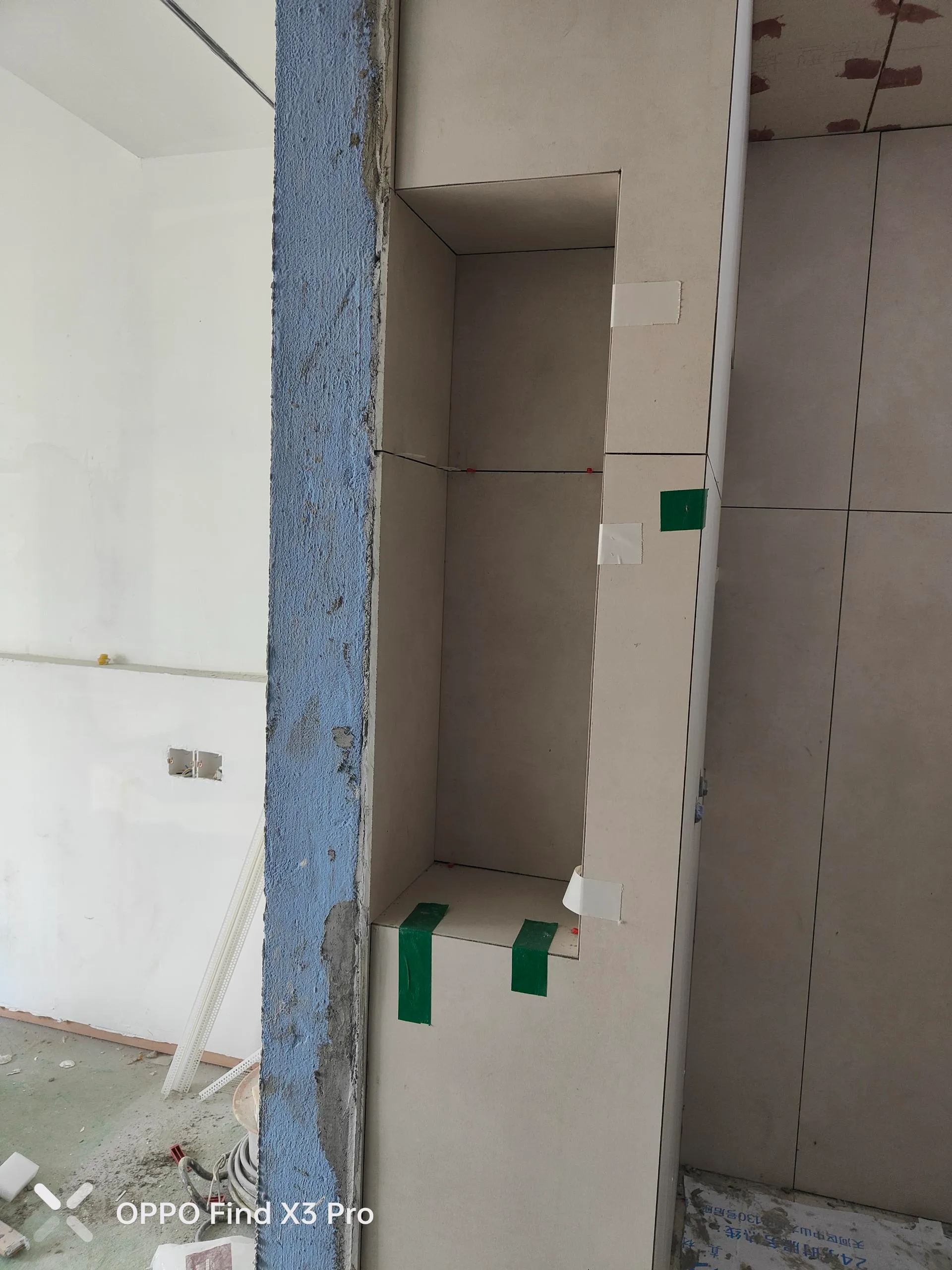 Modern Minimalist Bathroom with Microcement Tiles - Modern Minimalist Bathroom with Microcement Tiles 4