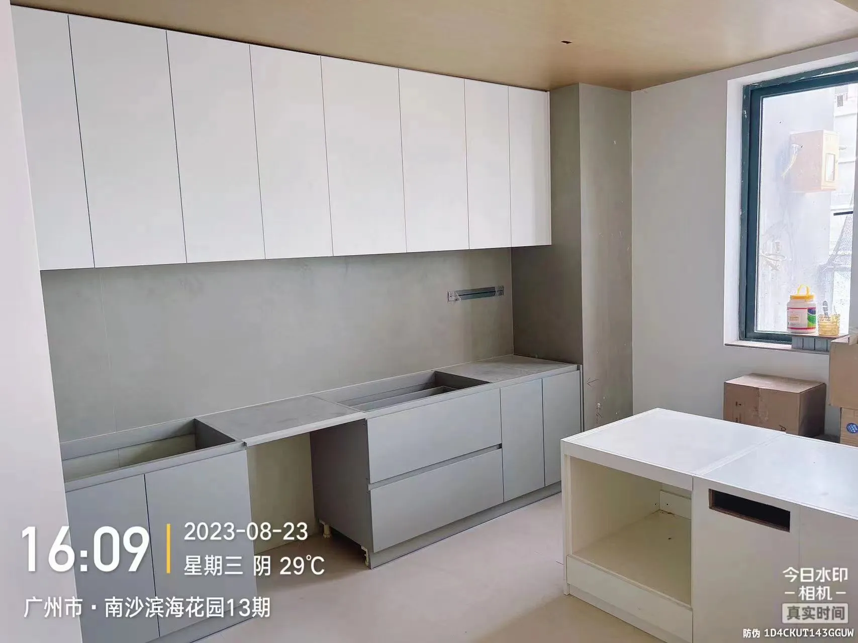 Modern Minimalist Kitchen with Pure White Sintered Stone