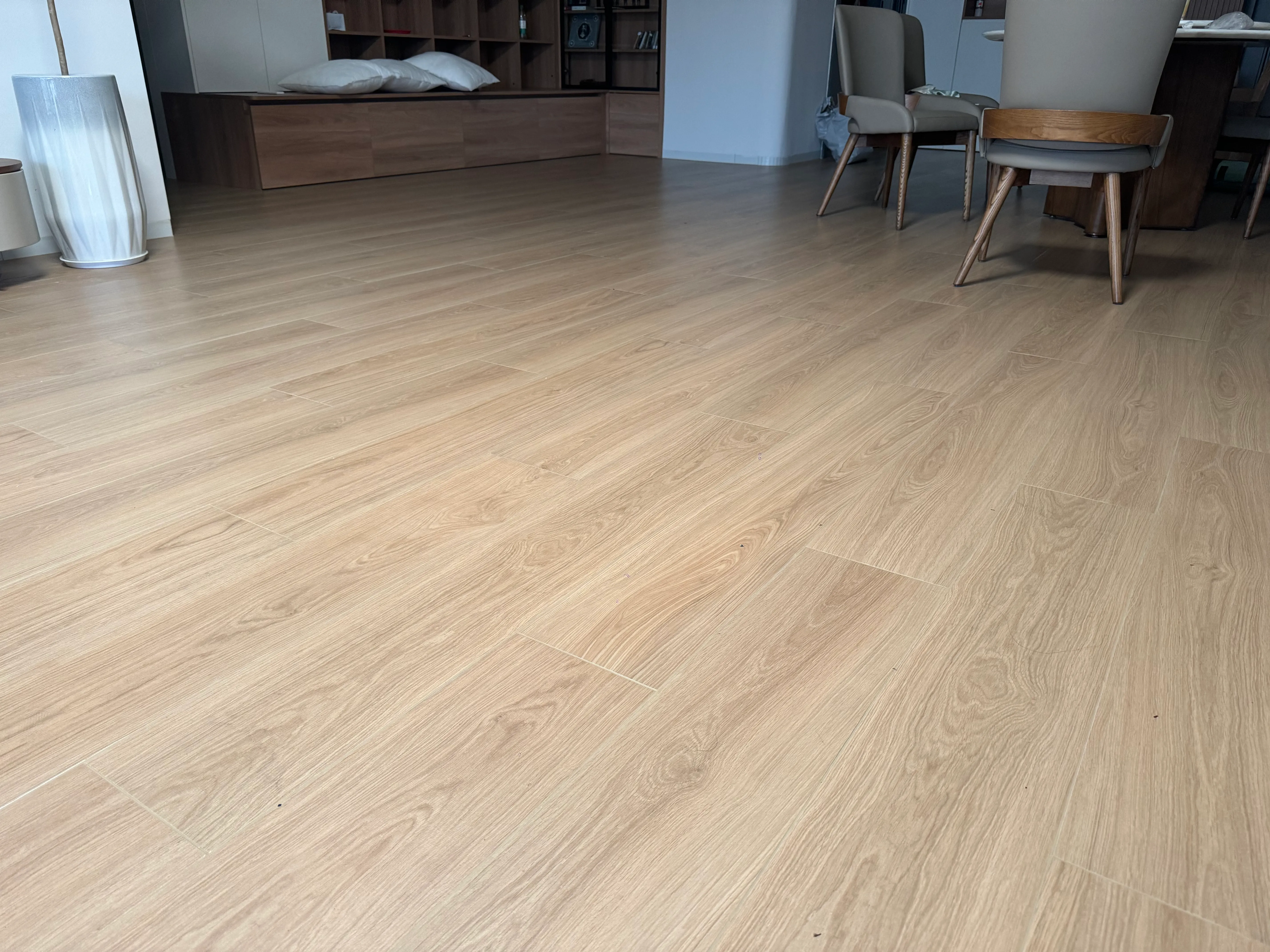 Natural Modern Apartment with Wood Look Tiles - Natural Modern Apartment with Wood Look Tiles 3