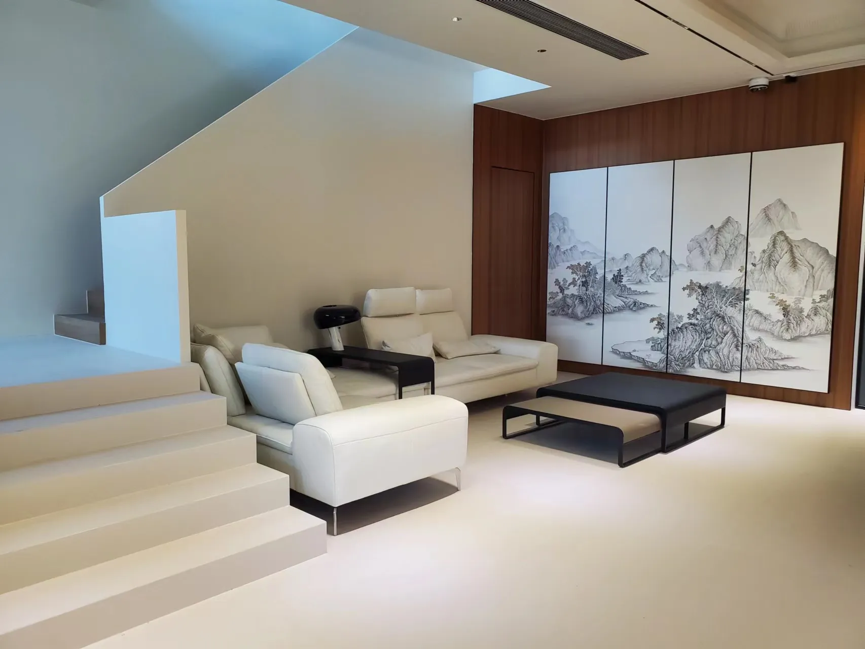 Neo Chinese Villa with Venetian Plaster Look Tiles