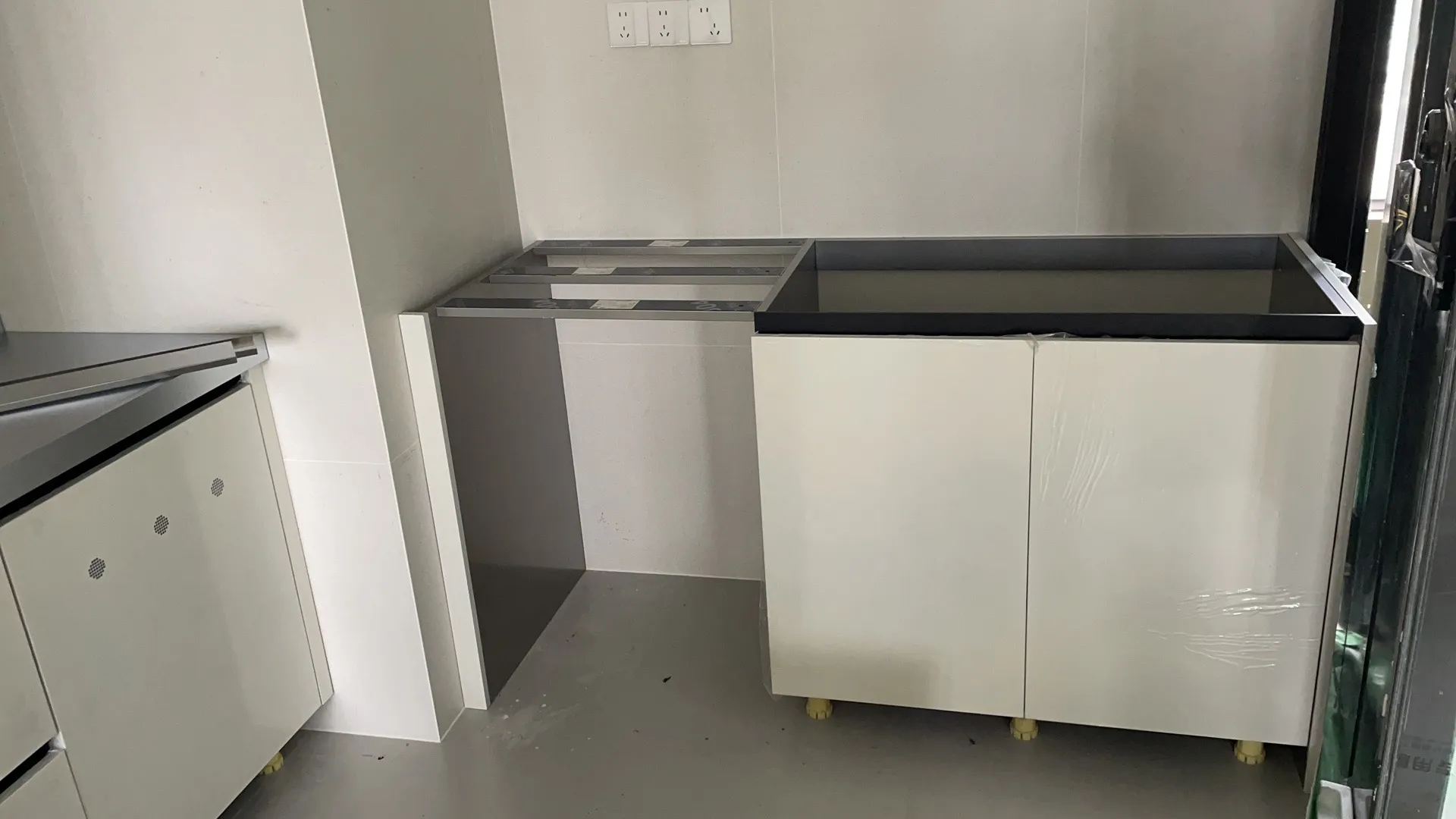 Organic Modern Kitchen with Terrazzo Look Tiles - Organic Modern Kitchen with Terrazzo Look Tiles 3