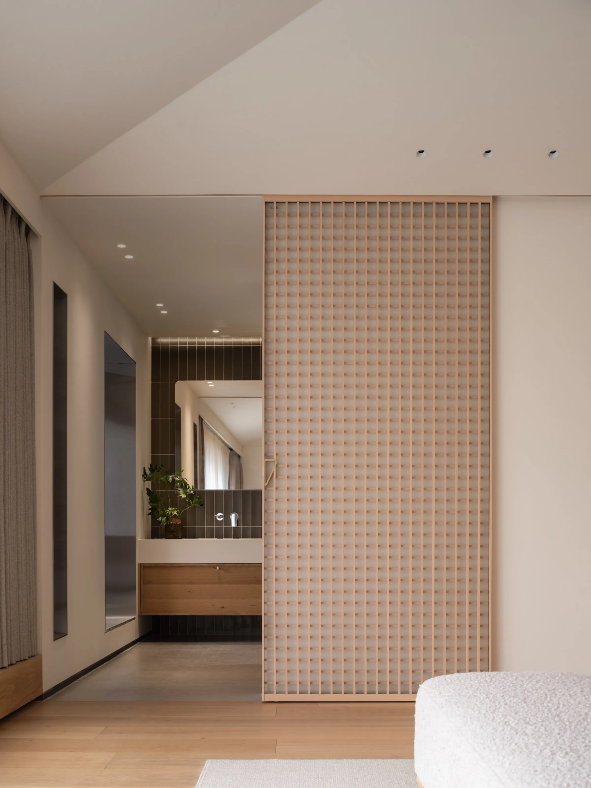 Quiet Luxury Villa with Limestone Look Tiles - Quiet Luxury Bedroom with Limestone Look Tiles 2