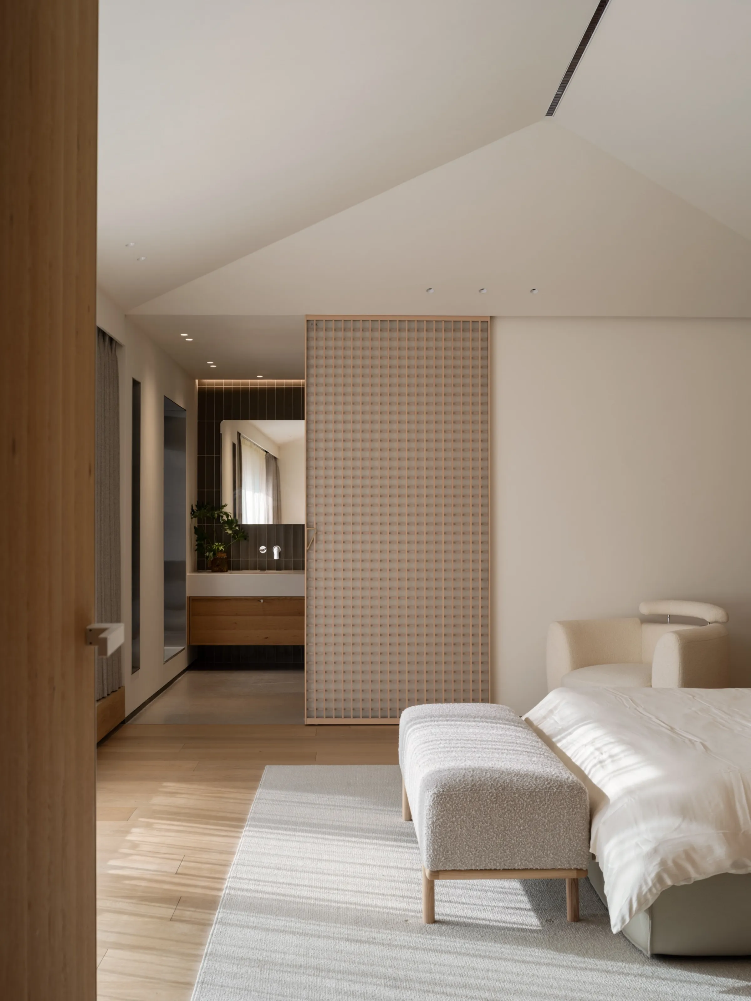 Quiet Luxury Villa with Limestone Look Tiles - Quiet Luxury Bedroom with Limestone Look Tiles 3