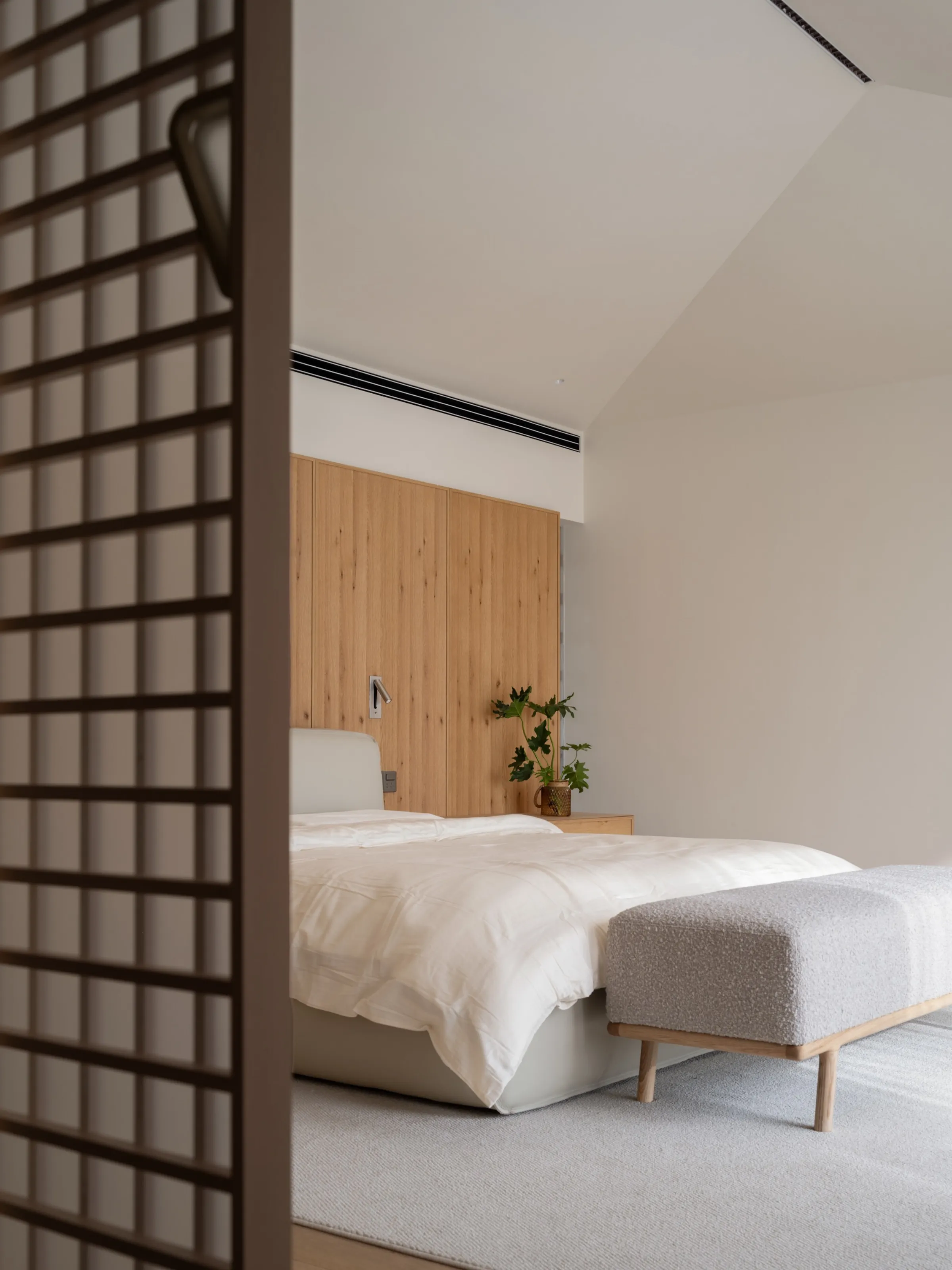 Quiet Luxury Villa with Limestone Look Tiles - Quiet Luxury Bedroom with Limestone Look Tiles 4