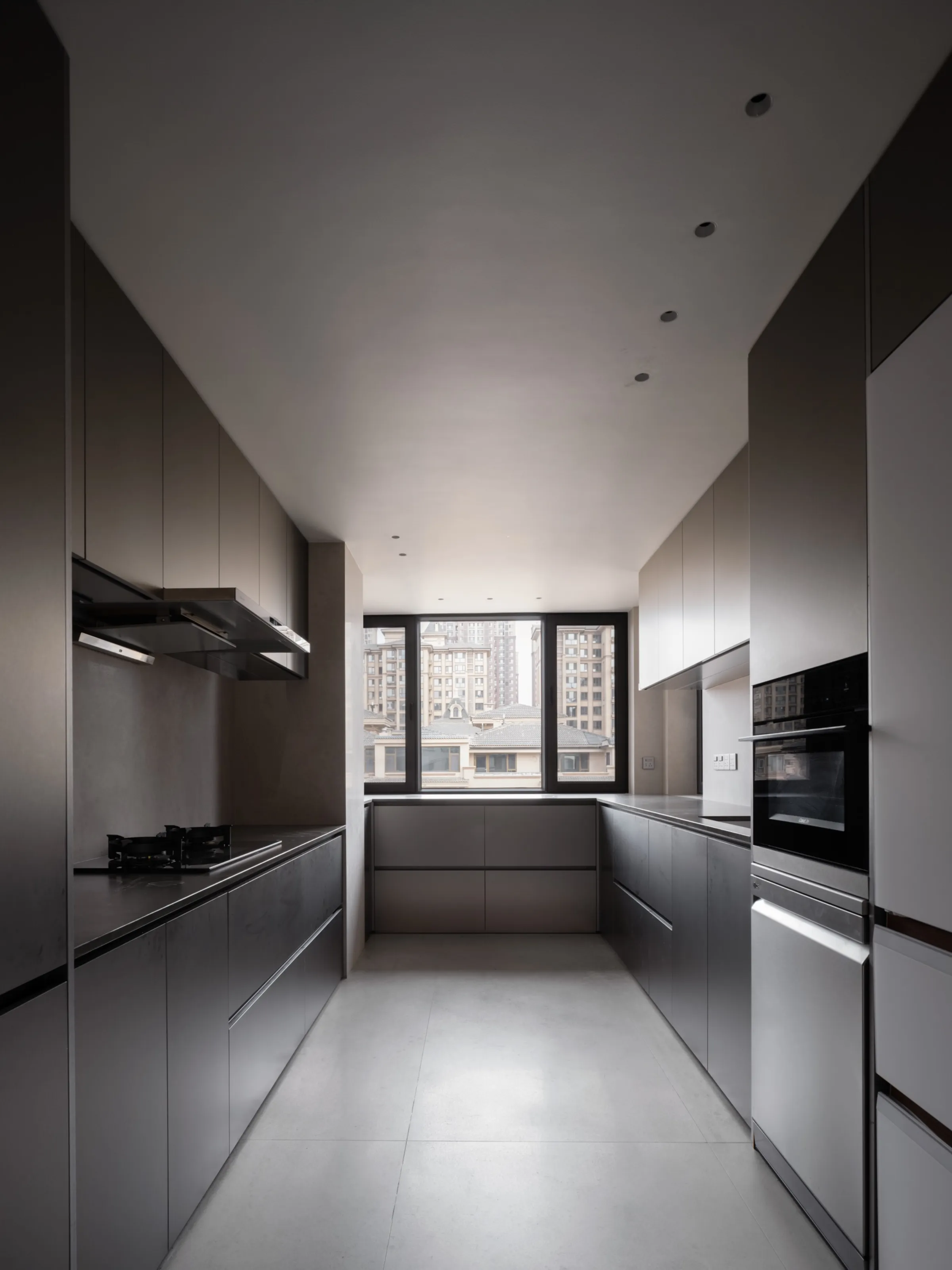 Quiet Luxury Villa with Limestone Look Tiles - Quiet Luxury Kitchen with Limestone Look Tiles