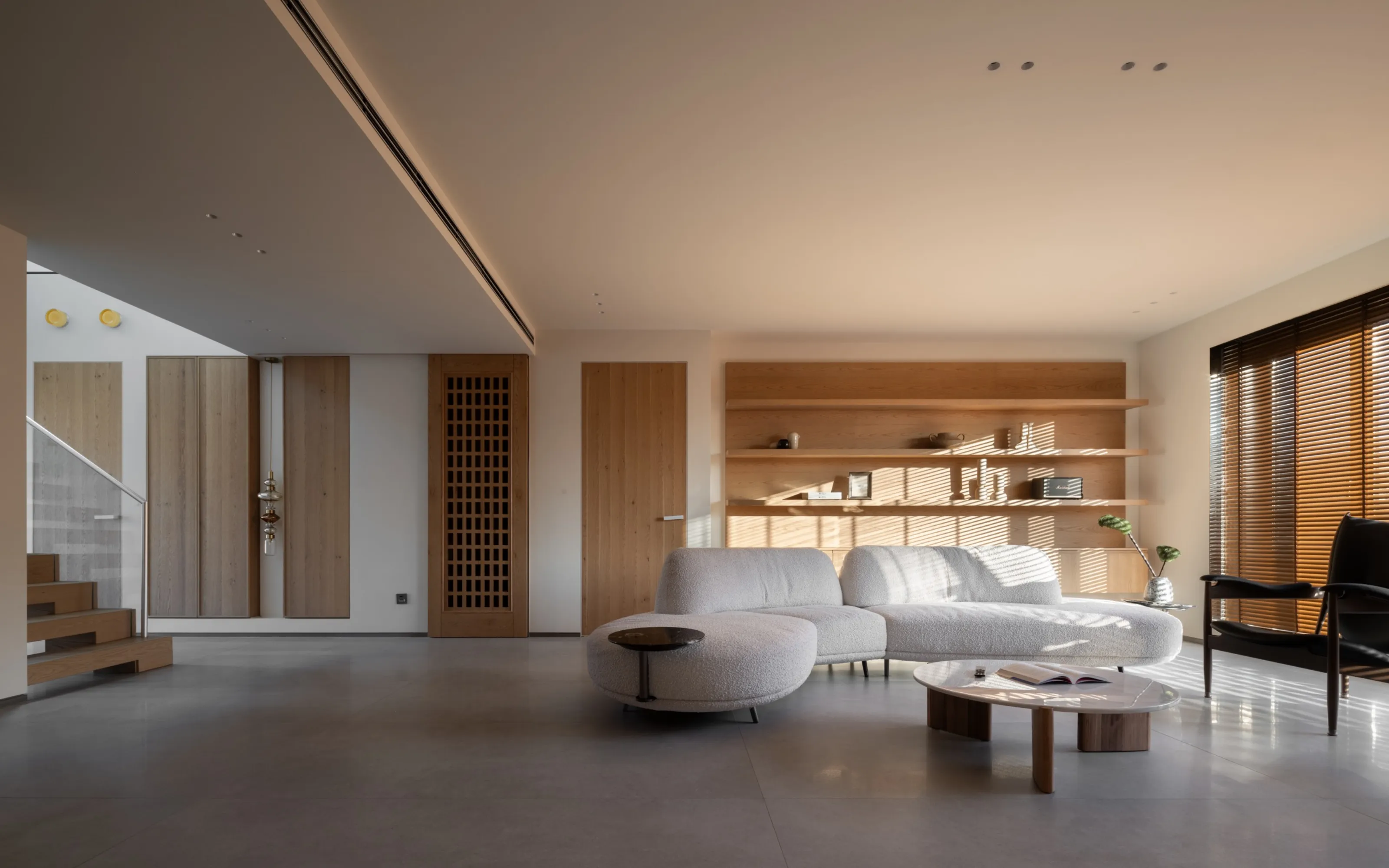 Quiet Luxury Villa with Limestone Look Tiles - Quiet Luxury Living Room with Limestone Look Tiles 2