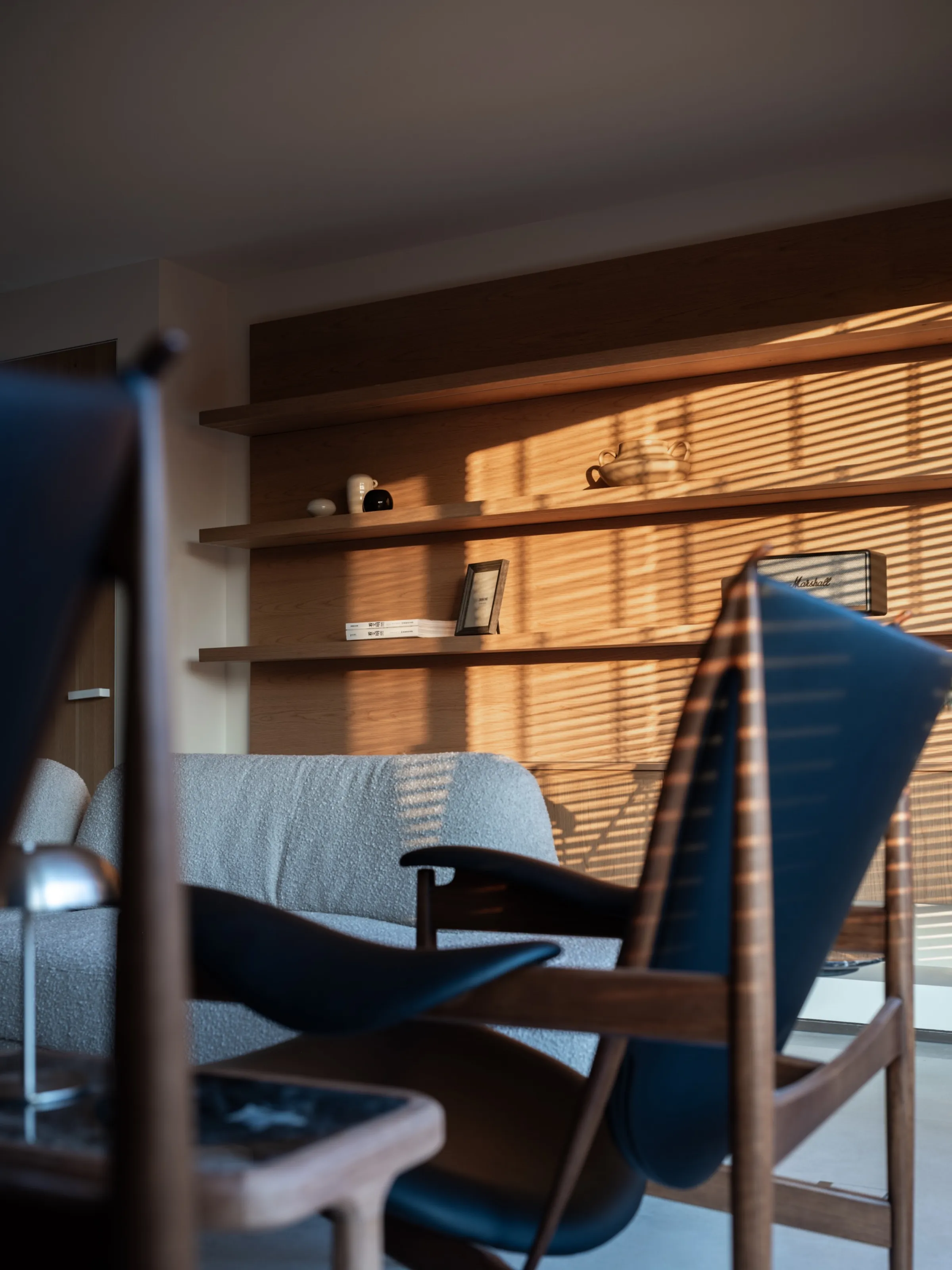 Quiet Luxury Villa with Limestone Look Tiles - Quiet Luxury Living Room with Limestone Look Tiles 7