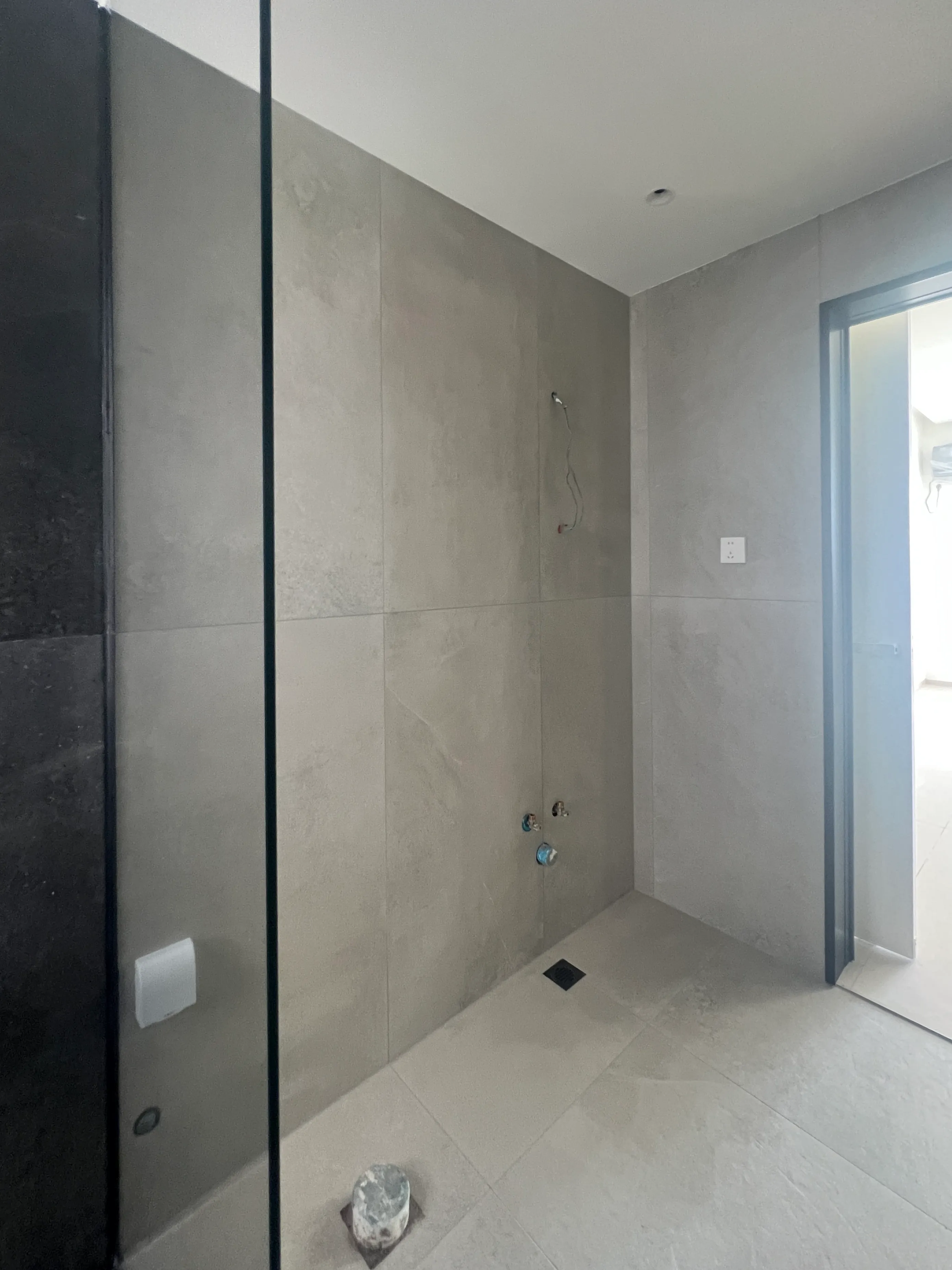 Spa Luxury Bathroom with Stone Look Tiles - Spa Luxury Bathroom with Stone Look Tiles 7