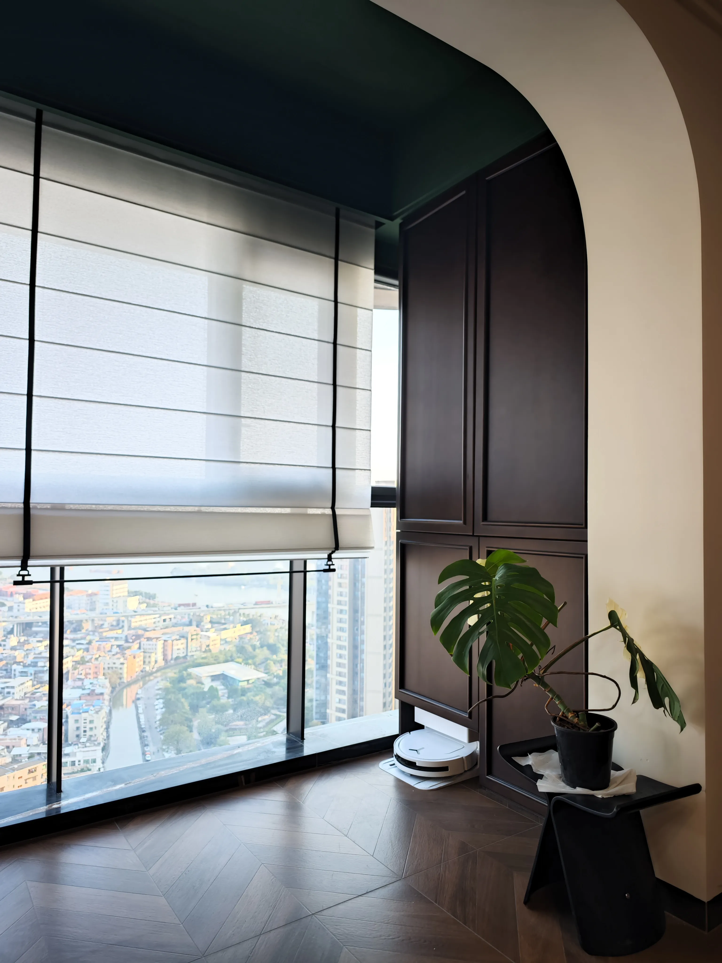 Vintage Apartment with Dark Wood Tiles - Vintage Balcony with Dark Wood Tiles