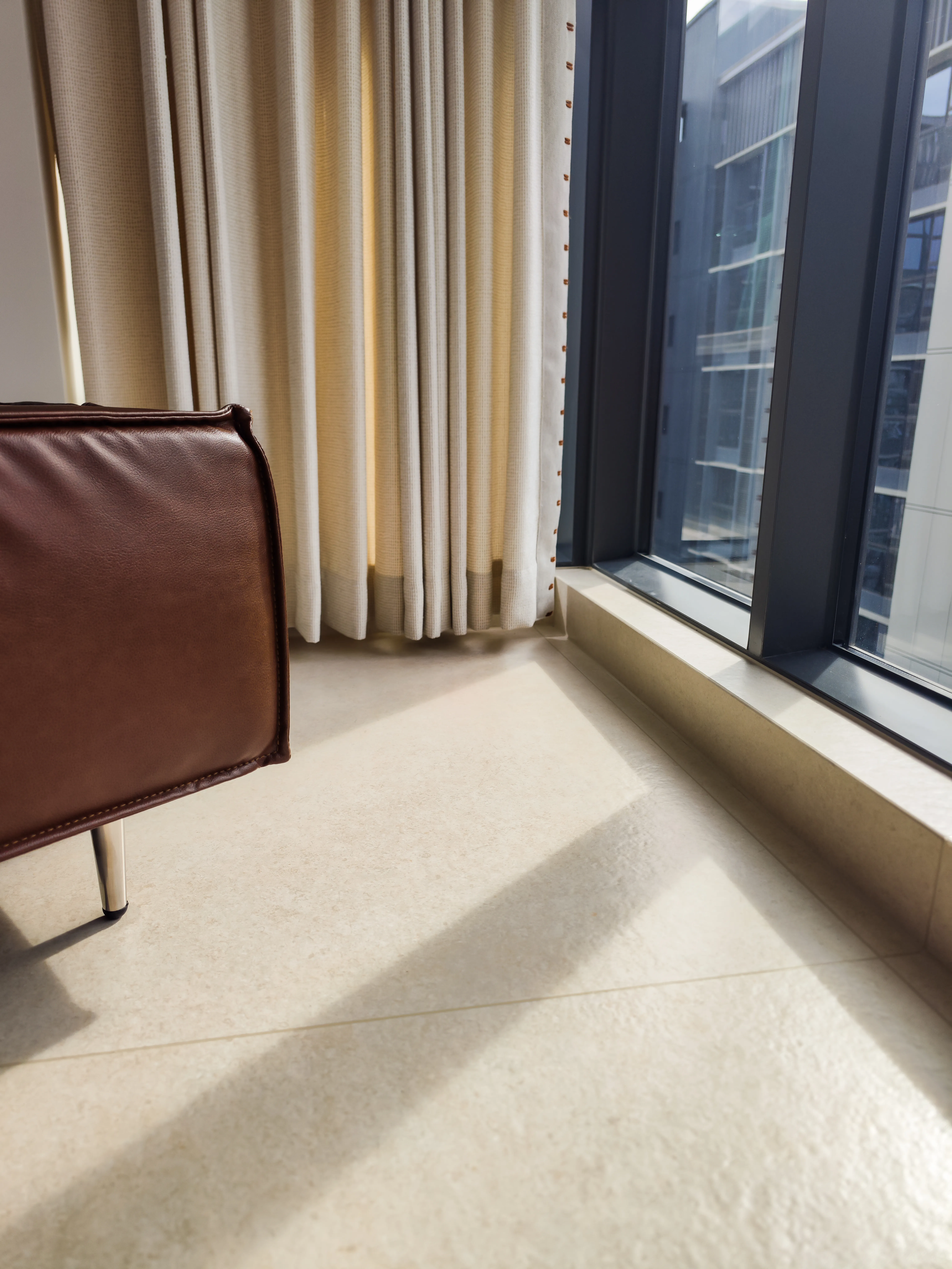 Vintage Apartment with Limestone Look Tiles - Vintage Balcony with Limestone Look Tiles 1