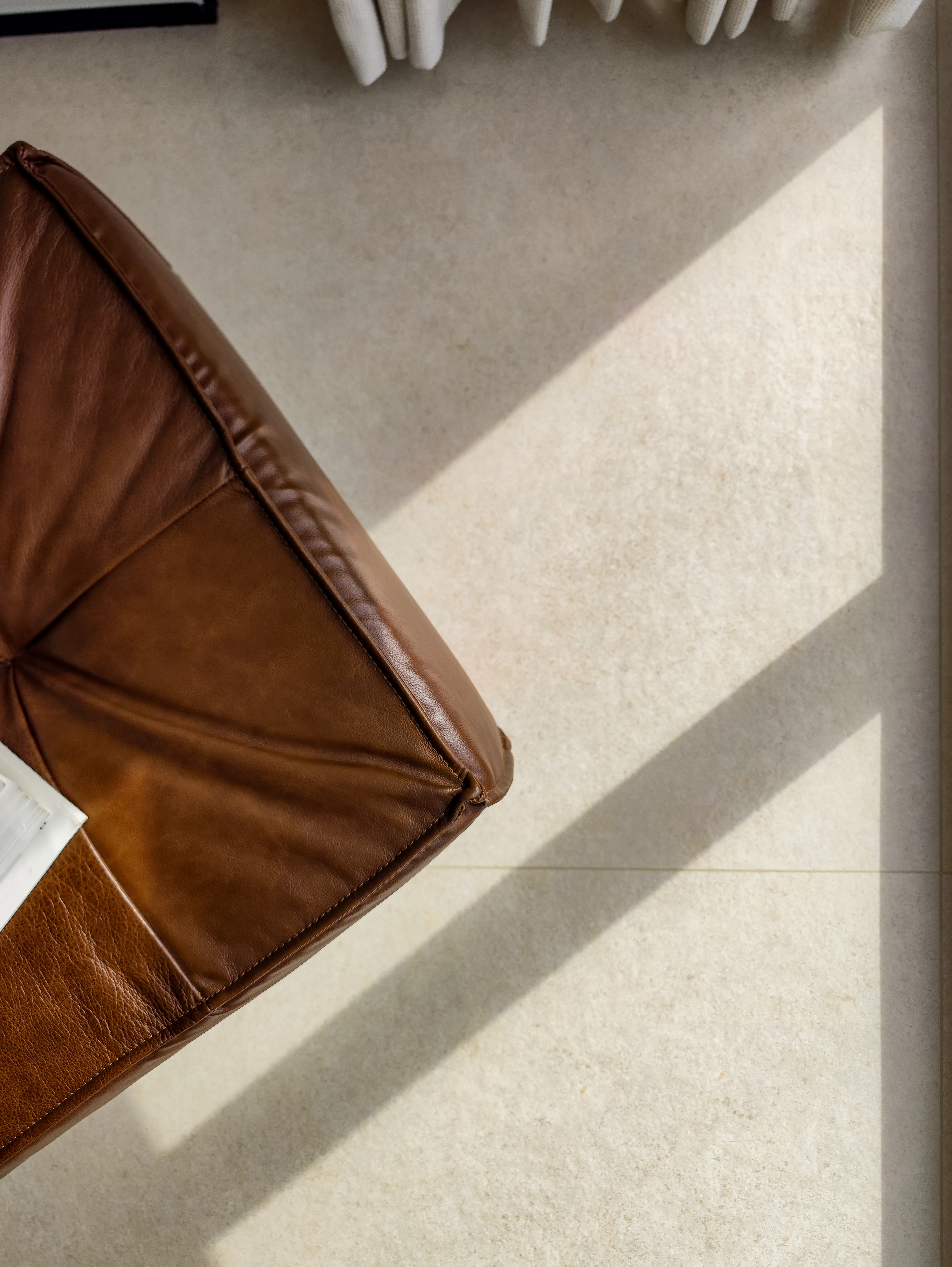 Vintage Apartment with Limestone Look Tiles - Vintage Balcony with Limestone Look Tiles 2