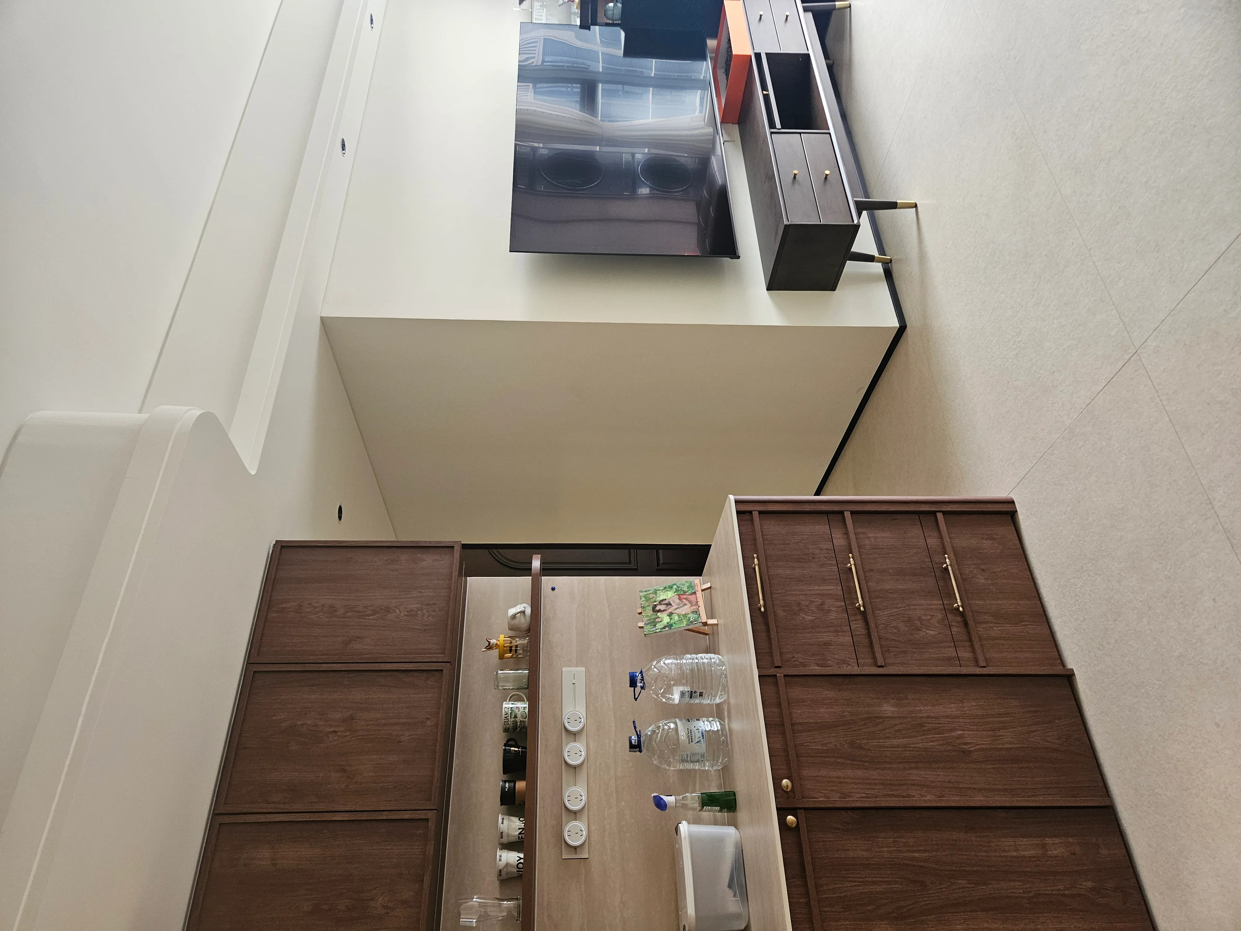 Vintage Apartment with Limestone Look Tiles - Vintage Corridor with Limestone Look Tiles