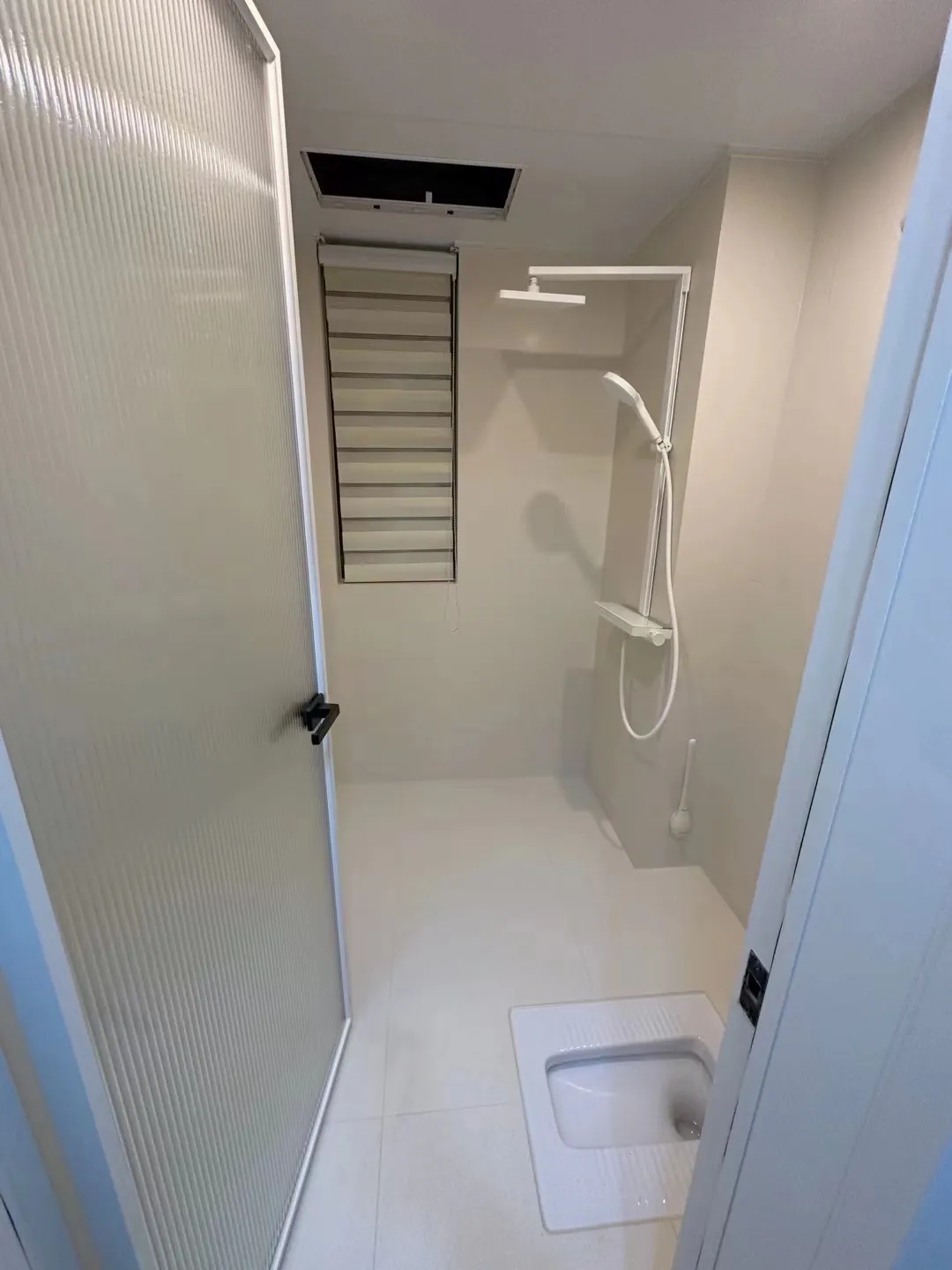 Warm Minimalism Apartment with Cream Color Tiles - Warm Minimalism Bathroom with Cream Color Tiles 3