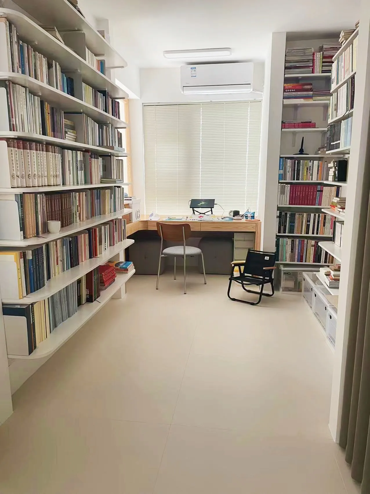 Warm Minimalism Apartment with Microcent Tiles