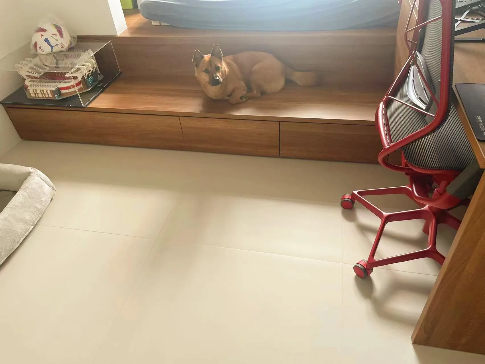 Warm Minimalism Apartment with Microcent Tiles - Warm Minimalism Bedroom with Microcent Tiles 1