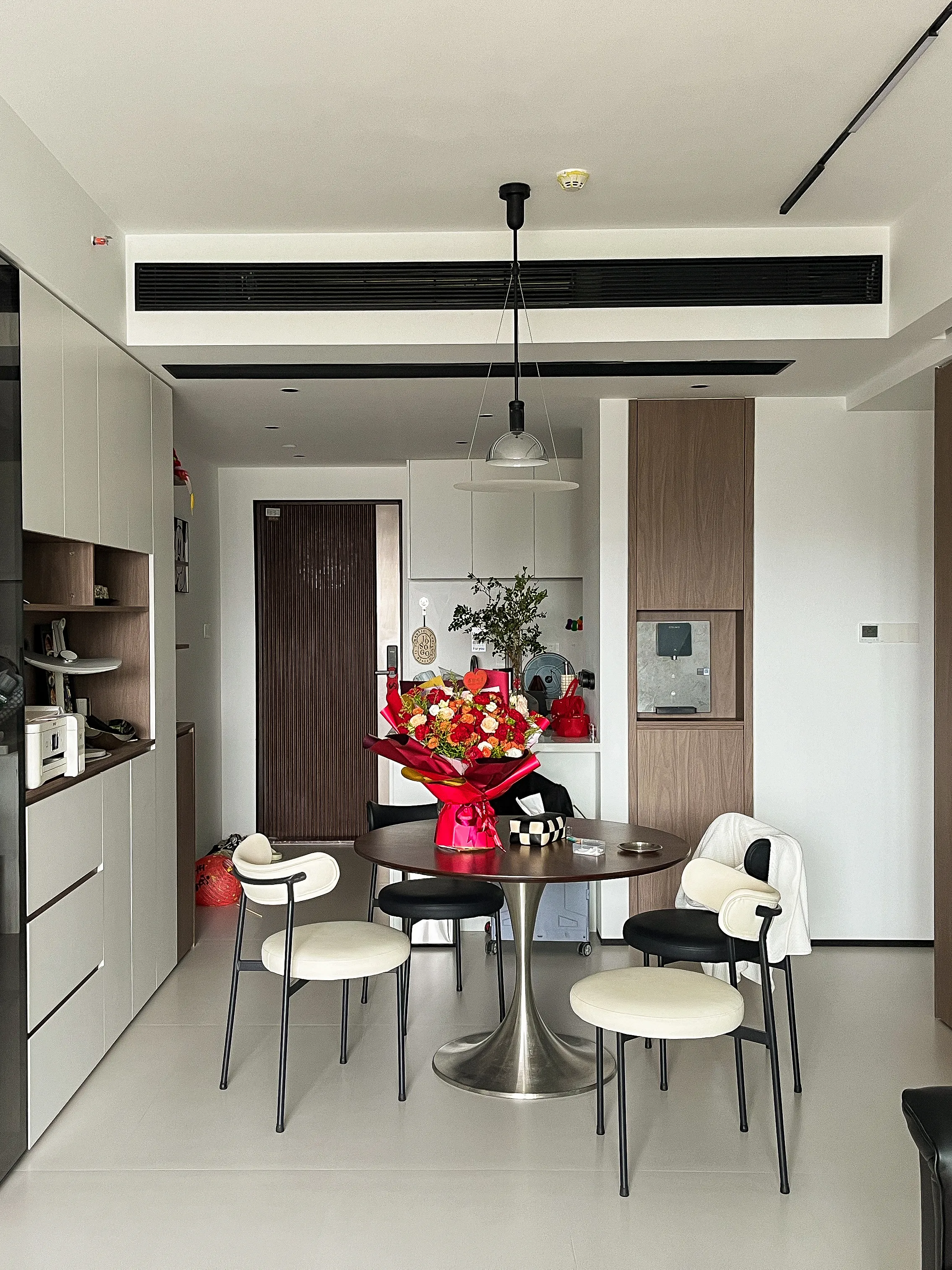 Warm Minimalism Apartment with Plaster Look Tiles