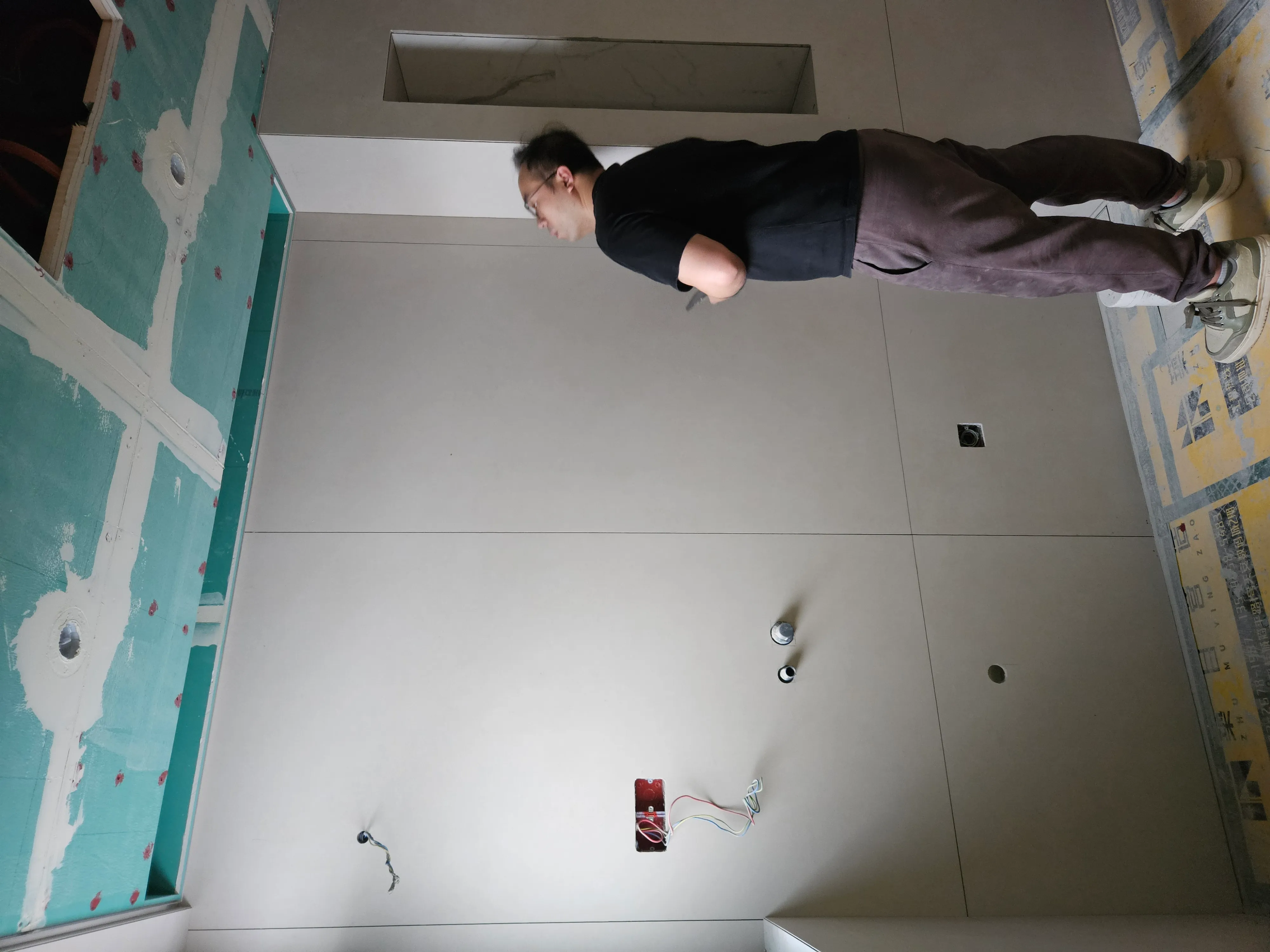 Warm Minimalism Bathroom with Microcement Tiles - Warm Minimalism Bathroom with Microcement Tiles 11